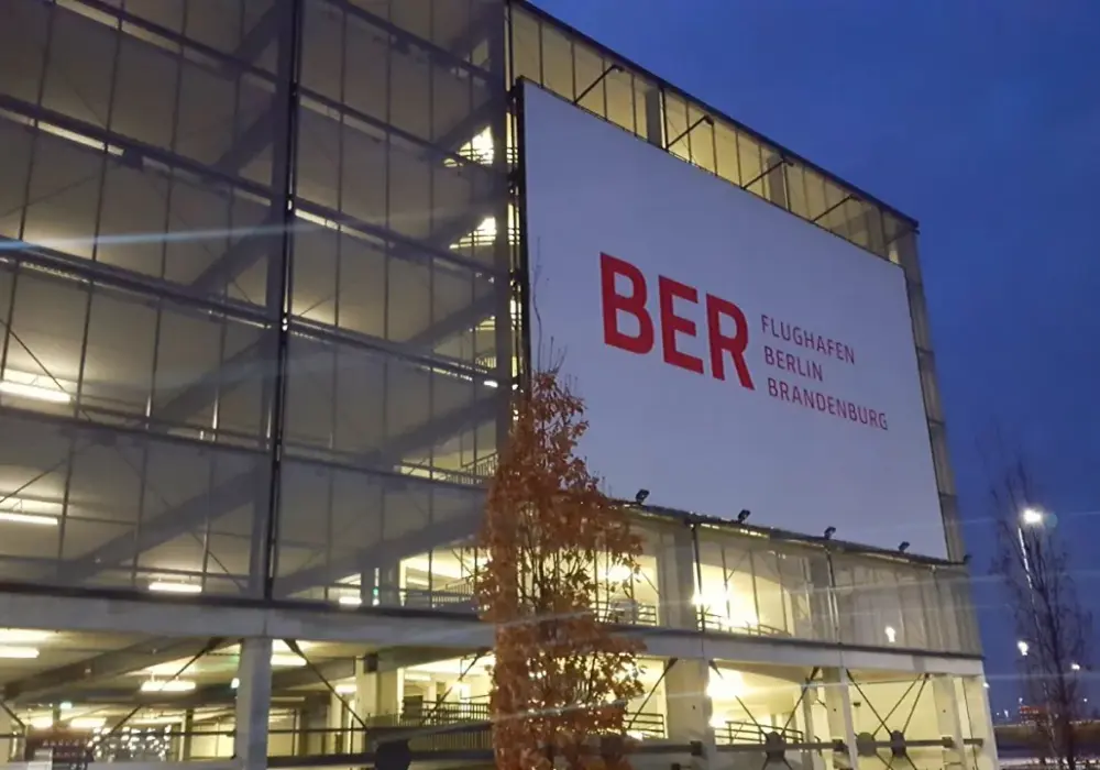 Ile kosztuje parking na lotnisku w Berlinie Brandenburg? Sprawdź ceny!