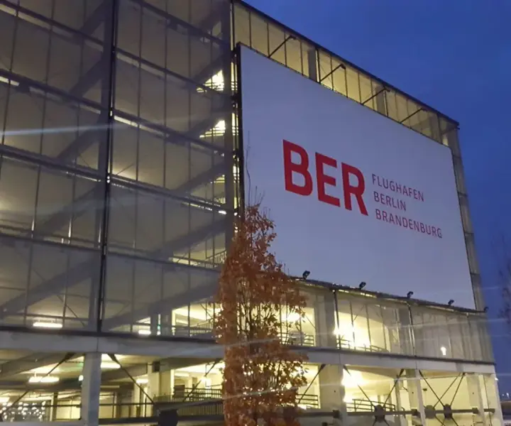 Ile kosztuje parking na lotnisku w Berlinie Brandenburg? Sprawdź ceny!